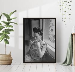 frida kahlo smoking cigarette poster black and white retro vintage mexican famous artist fashion photography canvas fram