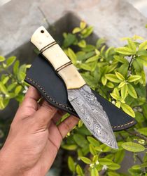 Custom Handmade Damascus Steel Hunting Skinner Knife 8 Inches Long With Leather Sheath.