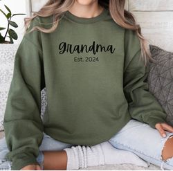 Personalized Est Grandma Sweatshirt, Grandma Gift, Mothers Day Sweatshirt, Mothers Day Gift, Granny Gift, New Granny Gif
