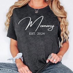 Personalized Mama Est 2024, Customized Shirts for expecting mothers, cute new mother gift idea, pregnancy announcement S