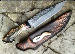 handcrafted damascus steel hunting knife with stag horn j2 steel hunting knife with hammer-textured blade