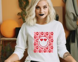 XOXO Smiley Face Valentine Sweatshirt, Cute Valentines Sweatshirt, Pink Smiley Face Love Sweatshirt, Valentines Day Shir