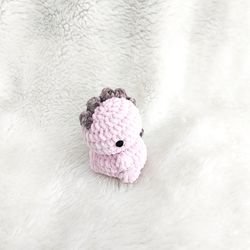 Handmade crochet plush dinosaur, made of non-allergenic yarn, ideal for children, cute souvenir for adults