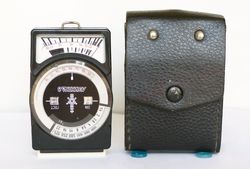 Leningrad 8 light meter exposure meter USSR with leather case working