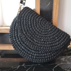 small crochet raffia bag with leather elements