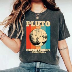 Pluto Never Forget 1936-2006 Planet Sweatshirt, Trendy Science Hoodie, Aesthetic Universe Shirt, Retro Space Tee, Astron