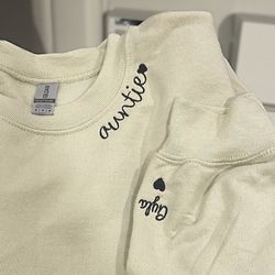Custom Embroidered Auntie Sweatshirt with Kids Name on Sleeve, Personalized Nana Shirt, Minimalist Momma Sweater, Christ