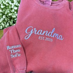 Comfort Colors Custom Grandma Sweatshirt with Grandkids Name, Grammy Hoodie, Embroidered Mamaa Crewneck, Mothers Day Gif