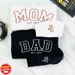 mom dad embroidered sweatshirt, custom embroidered mom dad est with kids names and heart on sleeve, best gifts mothers f