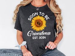 Soon To Be Grandma Est 2024 Shirt, Pregnancy Reveal Sweatshirt, New Grandma Shirt, Promoted To Grandma, Expecting Grandm