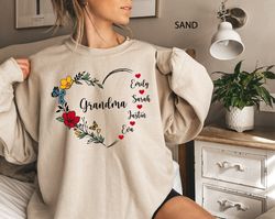 Custom Grandma Floral Heart Sweatshirt, Personalized Grandma Shirt for Mothers Day, Personalized Nana Apparel, Gigi Tee