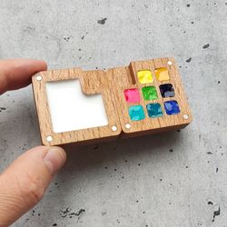 tiny wooden palett for painting