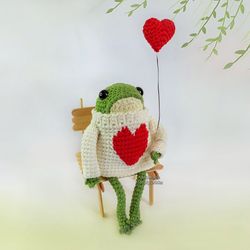 Handmade frog in a sweater, Frog in love, Movable toy green Froggie, Toad toy.