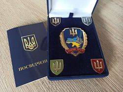 UKRAINIAN AWARD BADGE "DEFENDER OF UKRAINE.MINISTRY OF DEFENSE OF UKRAINE IN CASE CASE WITH DIPLOMA. GLORY TO UKRAINE