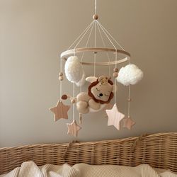 Lion baby mobile , baby mobile with a lion, nursery decor, mobile neutral