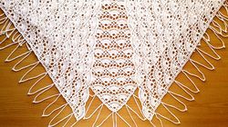 Crochet shawl pattern, white triangle shawl crochet pattern, lace triangle shawl crochet pattern, lace shawl pattern PDF