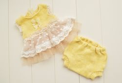 Yellow newborn girl outfit : Top and pants for new baby photo shoot. Yellow lace newborn photo props set.