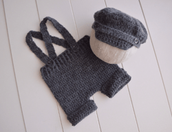 Newborn boy grey crochet outfit: newsboy cap and pants. Newborn baby knit set photo prop. New kid photography suspenders