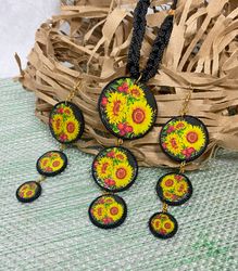 Handmade jewelry set. Bright sunflowers. Author's jewelry.
