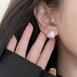 2023 New Arrival Korean Fashion Shell Shape Stud Earrings for Women Light Luxury Elegant Metal Jewelry Party Accessories