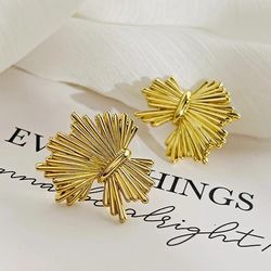 Vintage metallic gold pattern female earrings temperament exaggerated earrings accessories jewelry gifts