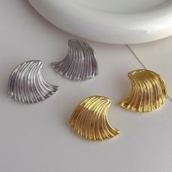 2023 New Trendy Metal Geometric Wave Shell Fan shaped Earrings for Women Fashion Elegant Girls Jewelry Accessories