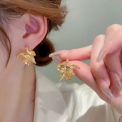 2023 New Fashion Irregular Wrinkle Gold Color Flowers Stud Earrings For Women Korean Temperament Party Jewelry Gifts