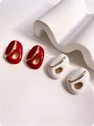 The new drip stud earrings are a delicate design with a small audience and red white earrings for women