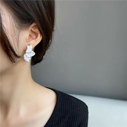 gentle and elegant retro French petal drop glazed earrings women exquisite simple Hong Kong wind earrings