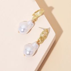 design retro geometric temperament earrings European and American baroque pearl earrings female punk zinc alloy