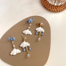 The new 2022 cute girlie tassel bow sweet cloud asymmetrical earrings are metallic jewelry for women