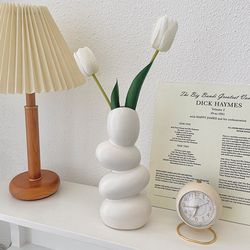 Jackson White Egg-shaped art flower vase for office desk decoration