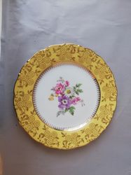 Decorative plate with floral motifs