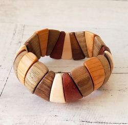 Wooden juniper bracelet with elastic band multi-colored wood triangles Boho style ethnic jewelry