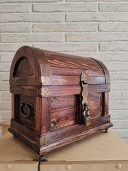 Handmade wooden chest DIY