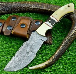 Exquisite Custom Hand-Forged Damascus Steel Bowie Knife, Ideal for Hunting and Tracking