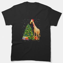 funny giraffe hat in snow giraffe costume santa christmas essential t-shirt