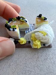 miniature cake