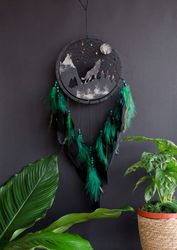Elegant Wolf-Themed Dreamcatcher in Black & Green - Perfect Gift for Him