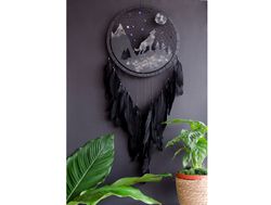 Elegant Moonlit Wolf Dreamcatcher Wall Art - Handcrafted Celestial Night Themed Home Decor