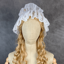 Historical cap with lace