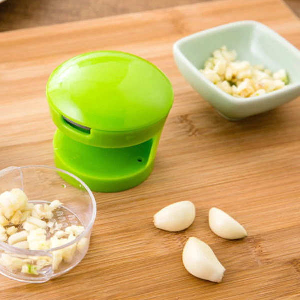 https://www.inspireuplift.com/resizer/?image=https://cdn.inspireuplift.com/uploads/images/seller_product_variant_images/portable-garlic-dicer-chopper-2843/1626505796_garlicdicer4.png&width=600&height=600&quality=90&format=auto&fit=pad