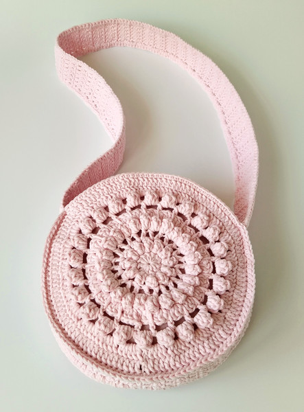 crochet bag round.jpg