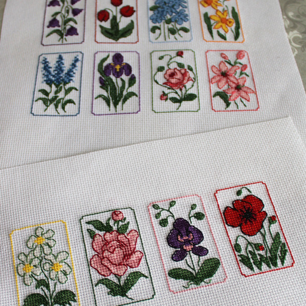 Small cross stitch patterns flowers (11).png