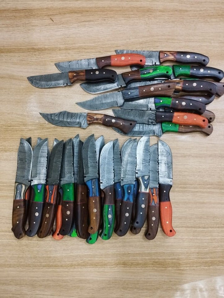 50-Handmade-8-Damascus-Steel-Skinner-Knives-with-Sheaths-Masterpiece-Collection-BladeMaster (8).jpg