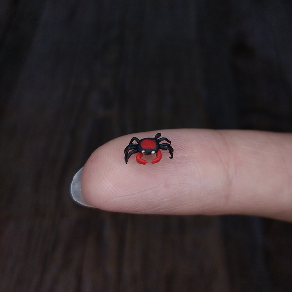 tiny-red-devil-crab-1.jpg