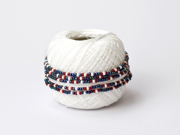 I already pre-strung the beads onto the thread and you can immediately begin to crochet your bracelet