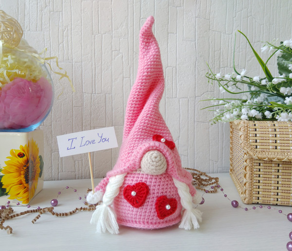 female_gnome_crochet_pattern.jpeg