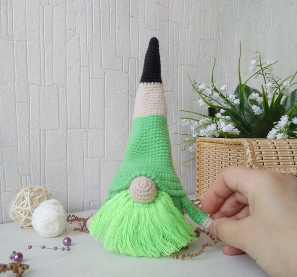 back_to_school_gnome_crochet_pattern.jpeg