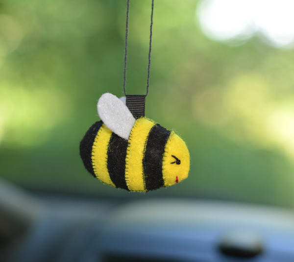 Tiny bee car rear view mirror. Car accessories for teenagers - Inspire  Uplift